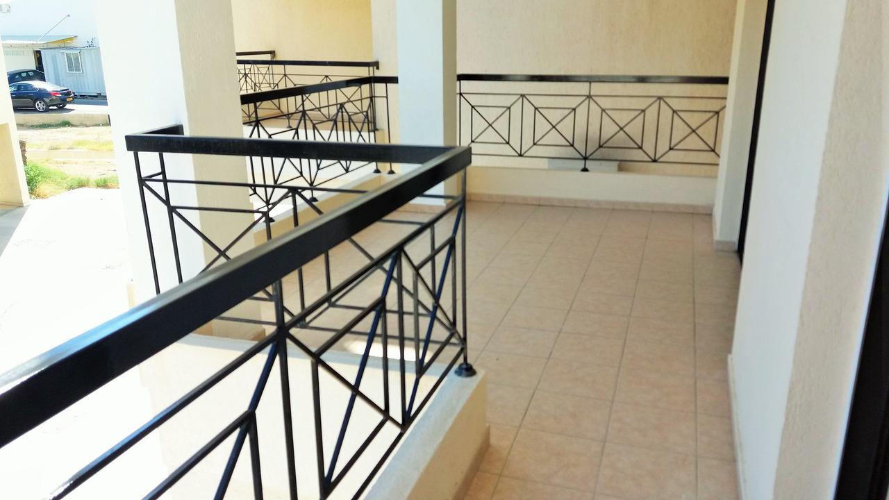 101 Mandritis Court Apartment Larnaca Ngoại thất bức ảnh